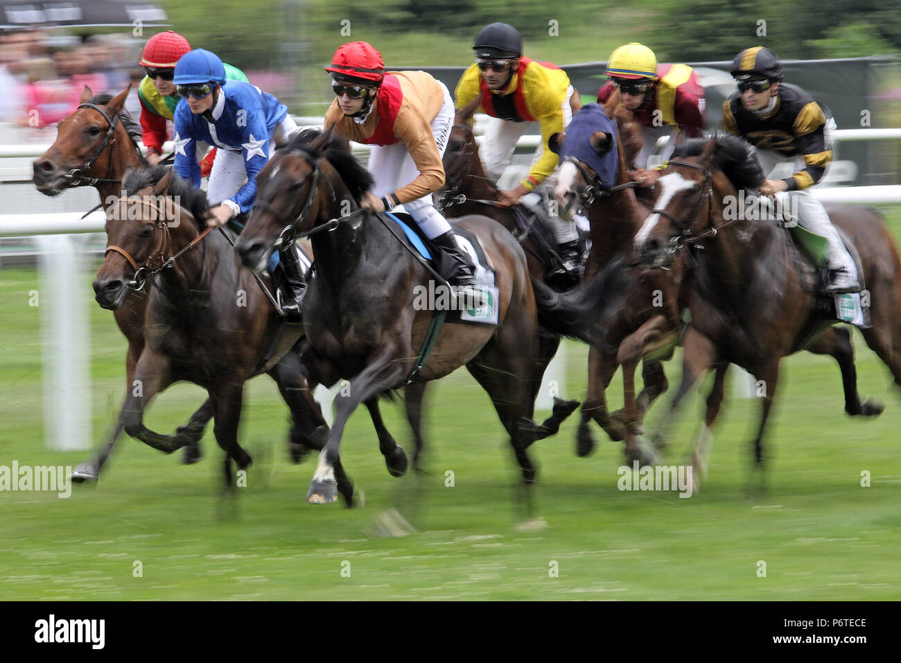 Amburgo, cavalli e fantini in gara Foto Stock