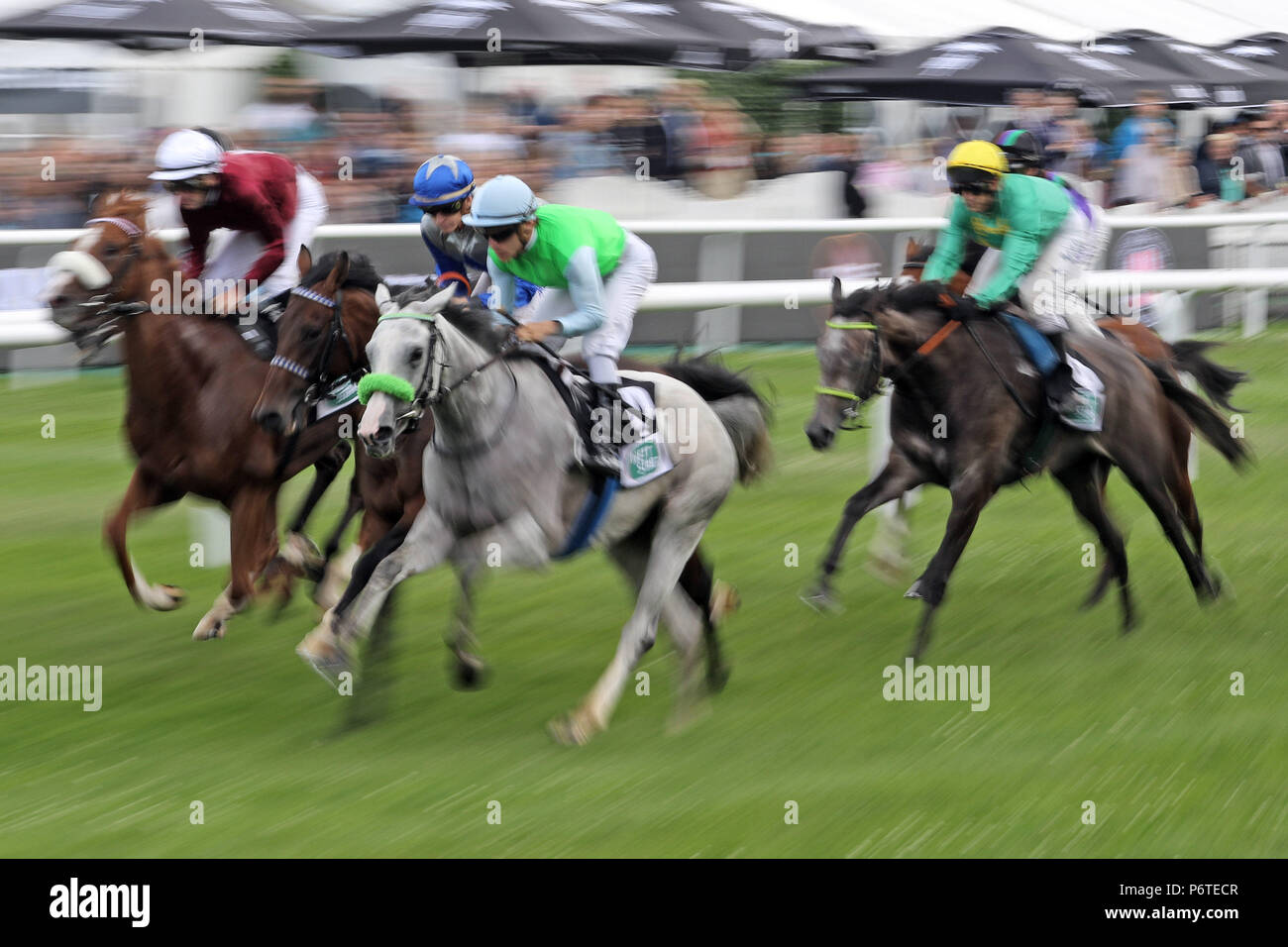 Amburgo, cavalli e fantini in gara Foto Stock