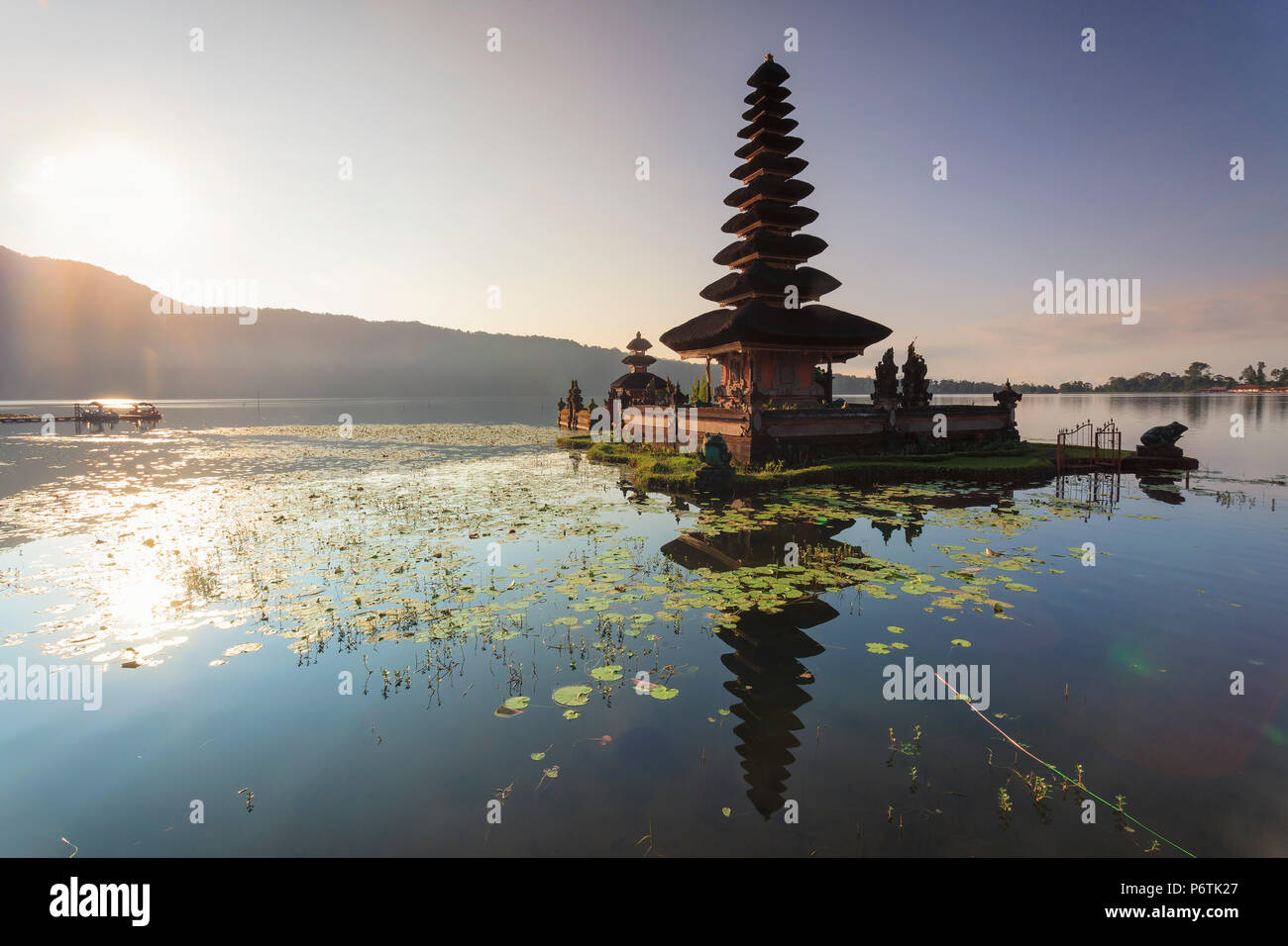 Indonesia Bali Bedugul, Pura Ulun Danau Bratan tempio sul lago Bratan Foto Stock