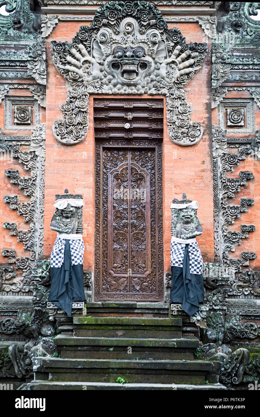 Asia Indonesia Bali Ubud, Stile Balinese tradizionale tempio indù porta Foto Stock