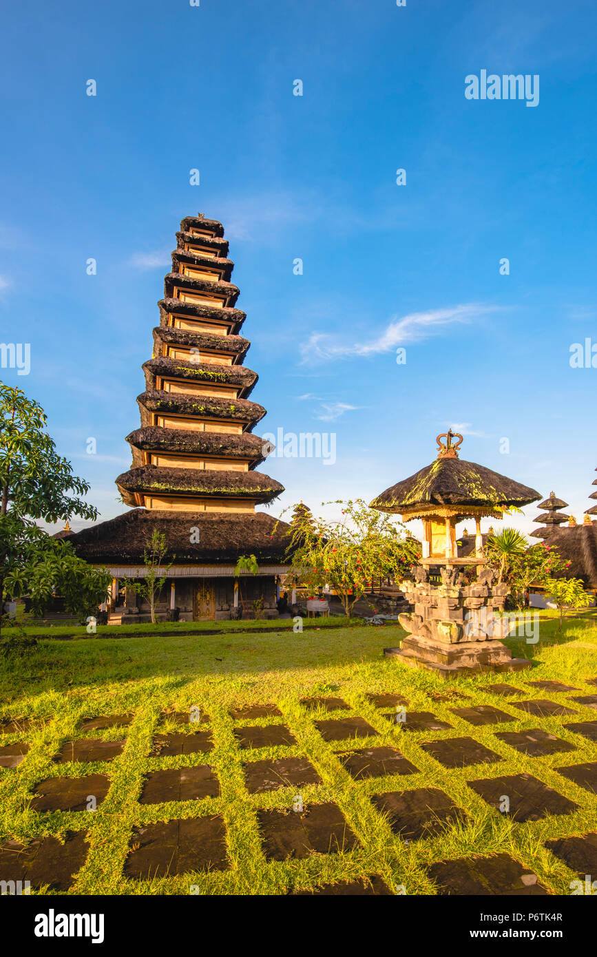 Pura Agung tempio Besakih complessa, Besakih Bali, Indonesia. Il più importante tempio indù di Bali. Foto Stock