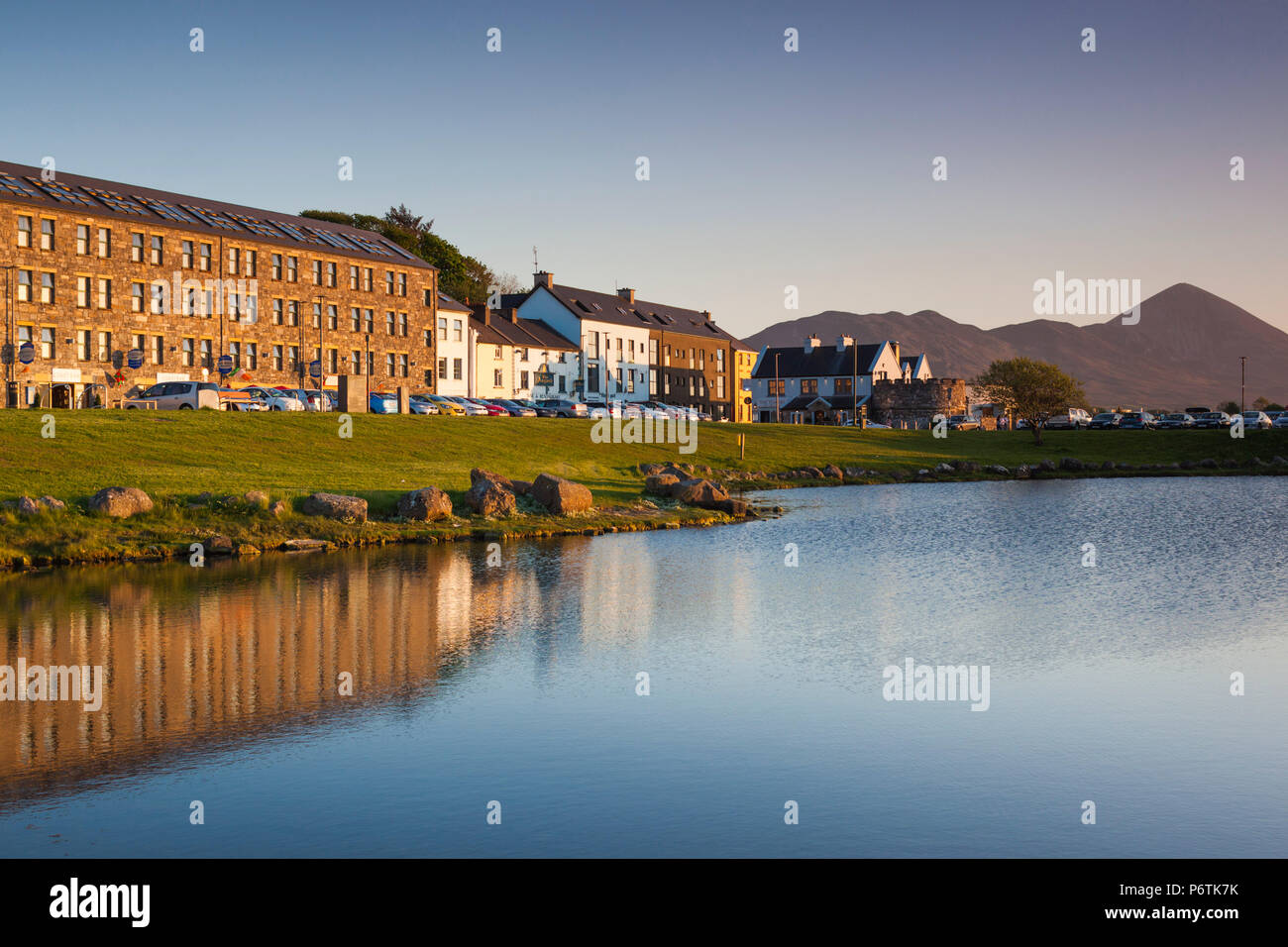 L'Irlanda, nella contea di Mayo, Westport Quay, Harbourfront edifici Foto Stock