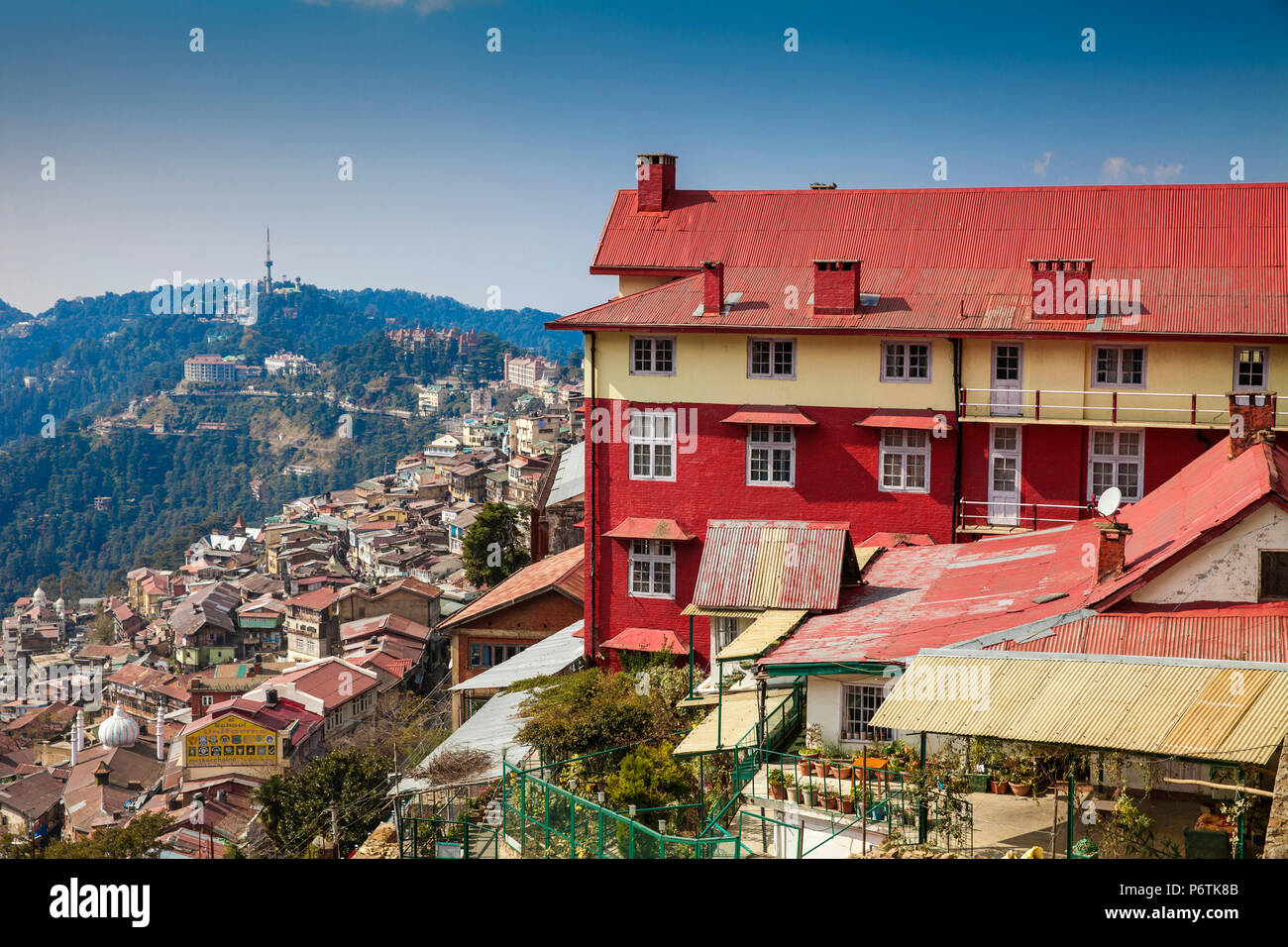 India, Himachal Pradesh, Shimla, vista del centro città Foto Stock