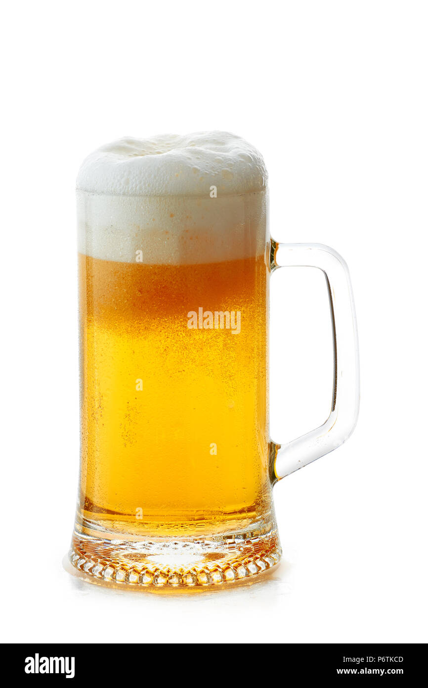 Boccale di birra con la schiuma su bianco Foto Stock