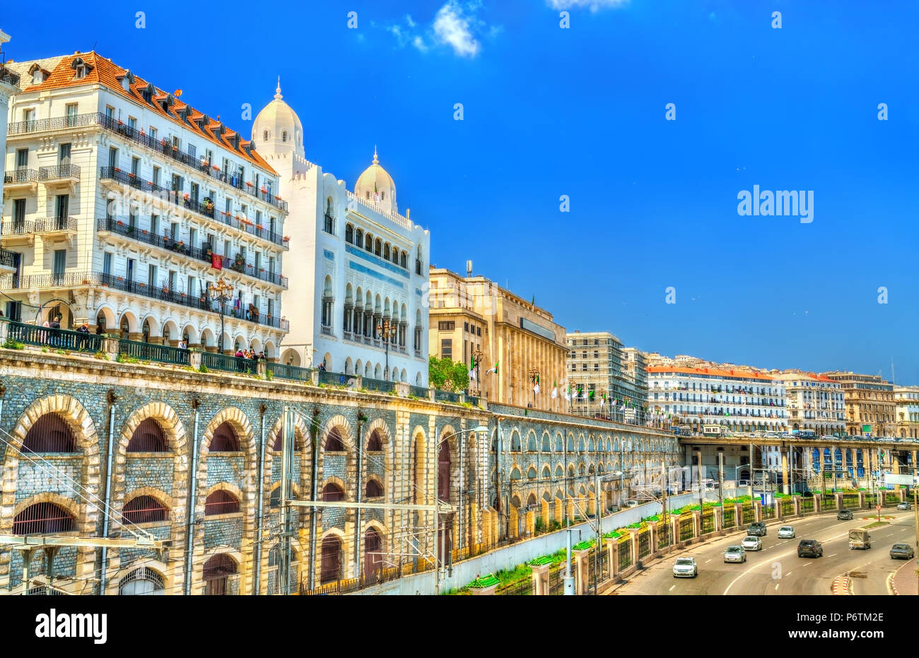 Viale Lungomare di Algeri, la capitale dell'Algeria Foto Stock