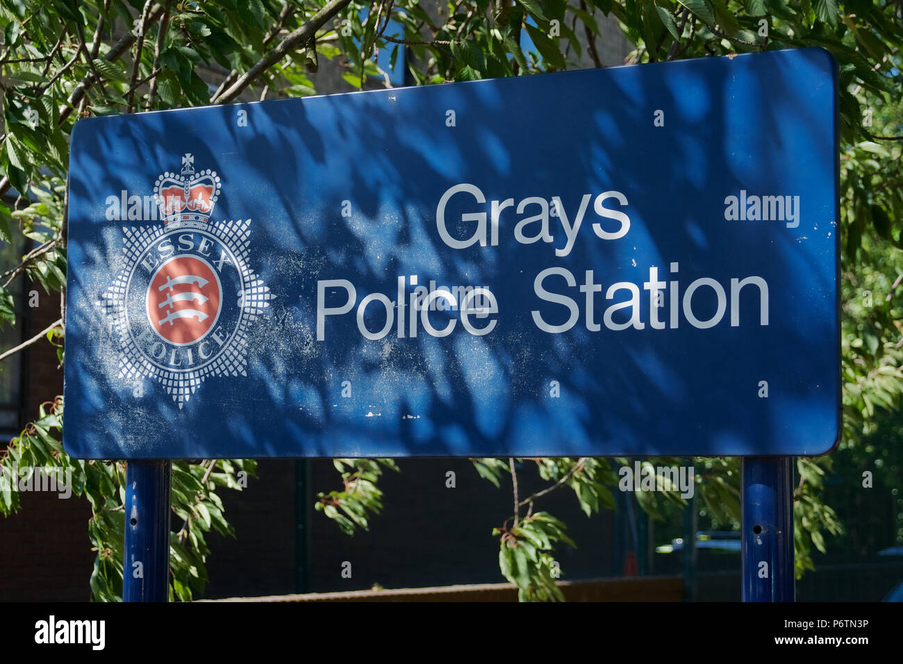 Una vista del segno esterno grigio a una stazione di polizia in Essex, UK Credit: Ben rettore/Alamy Stock Photo Foto Stock