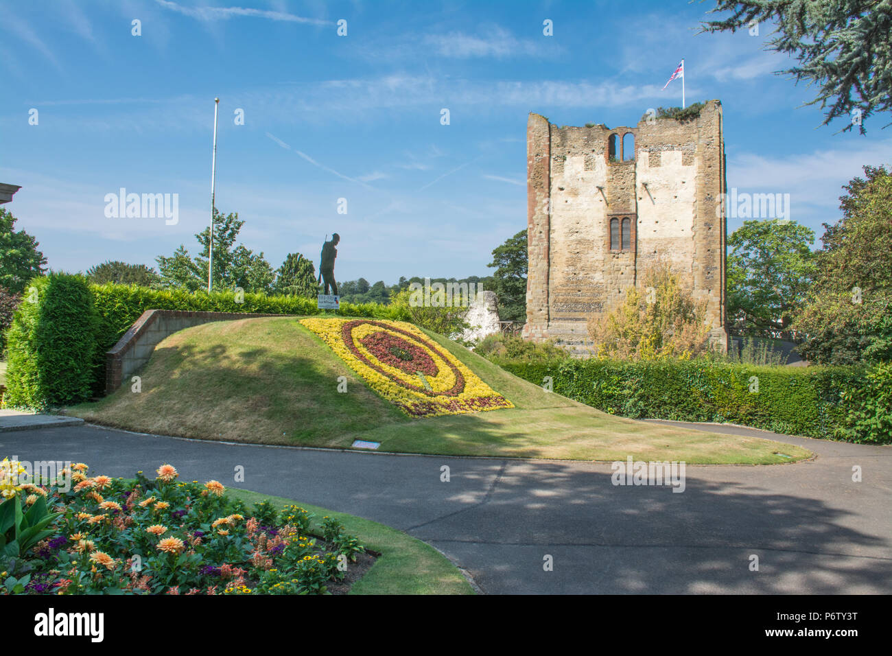 Il castello e il castello di mantenere a Guildford, Surrey, Regno Unito su una soleggiata giornata estiva Foto Stock