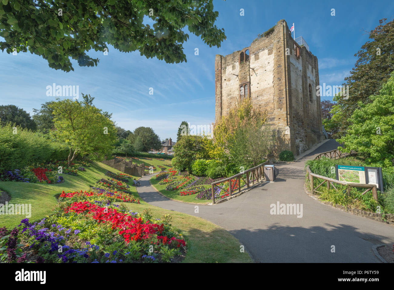 Il castello conserva e motivi nella città di Guildford, Surrey, Regno Unito su una soleggiata giornata estiva Foto Stock