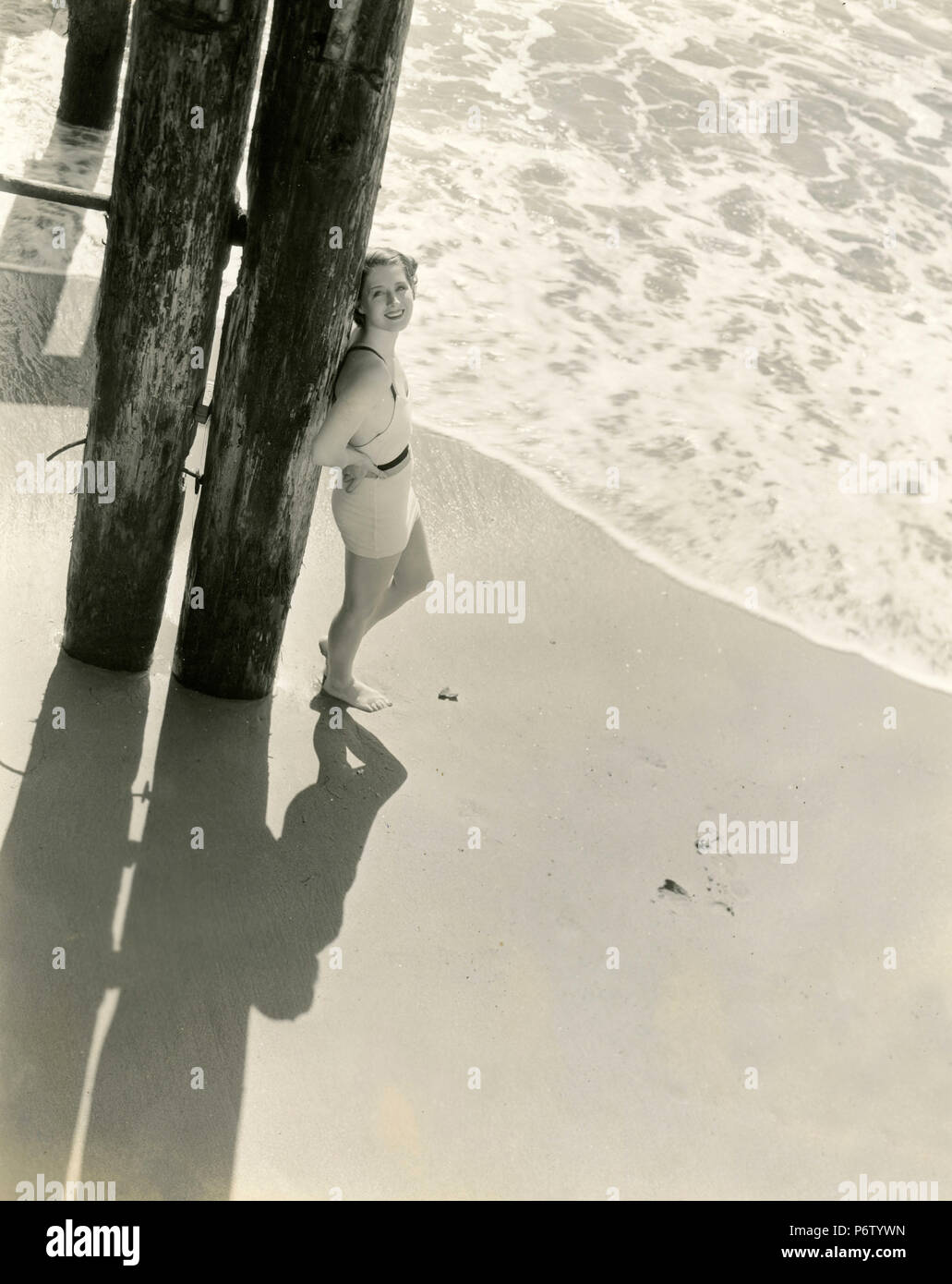 Actrice americano Norma Shearer in spiaggia, Santa Monica, Ca, STATI UNITI D'AMERICA 1930 Foto Stock