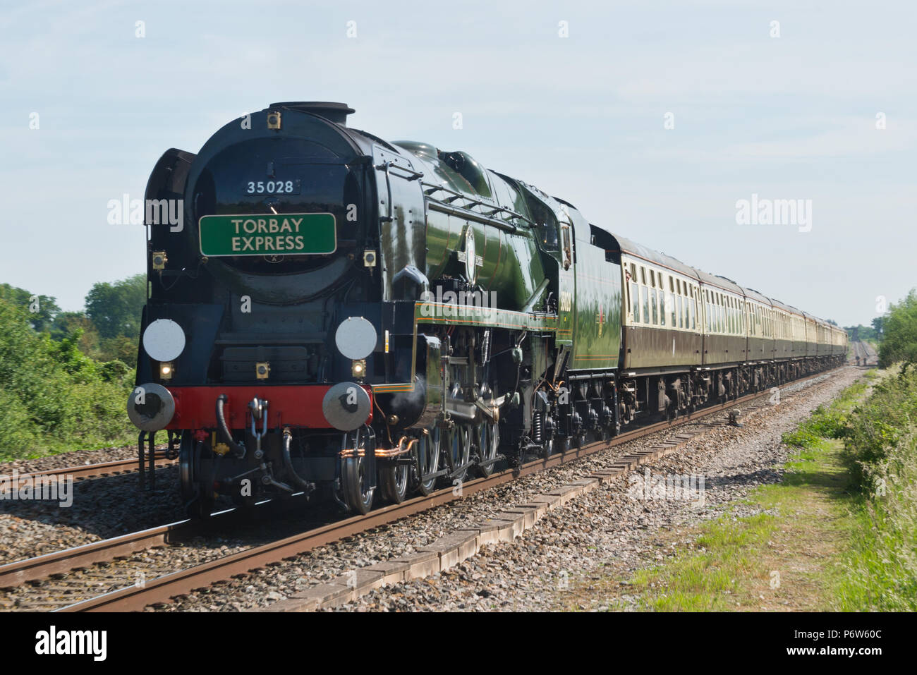 "Clan" Linea una Ferrovia Meridionale della Marina Mercantile classe 4-6-2 locomotiva a vapore tirando il 'Torbay Express' alla giunzione Cogload vicino a Taunton in Somerset Foto Stock