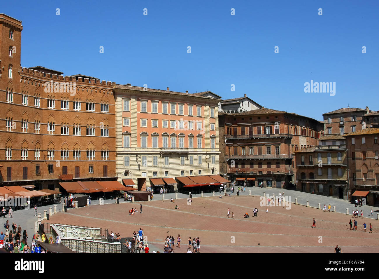 SIENA, Italia - Luglio 05, 2008: Piazza del Campo è la piazza principale di Siena Foto Stock