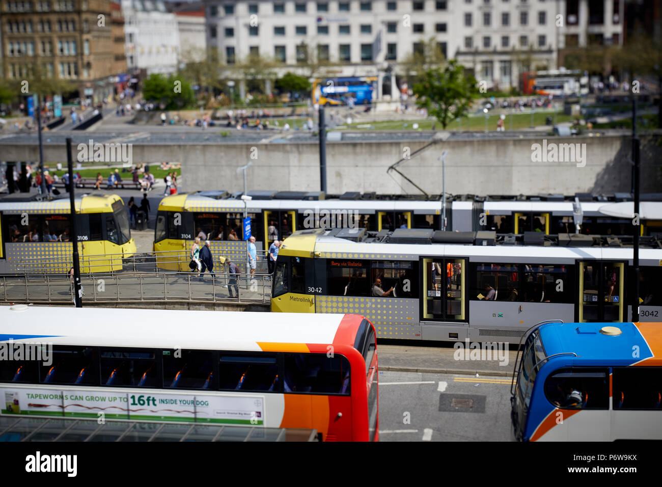 Piccadilly Gardens stazione bus Manchester City Centre bus e tram Metrolink interchange Foto Stock