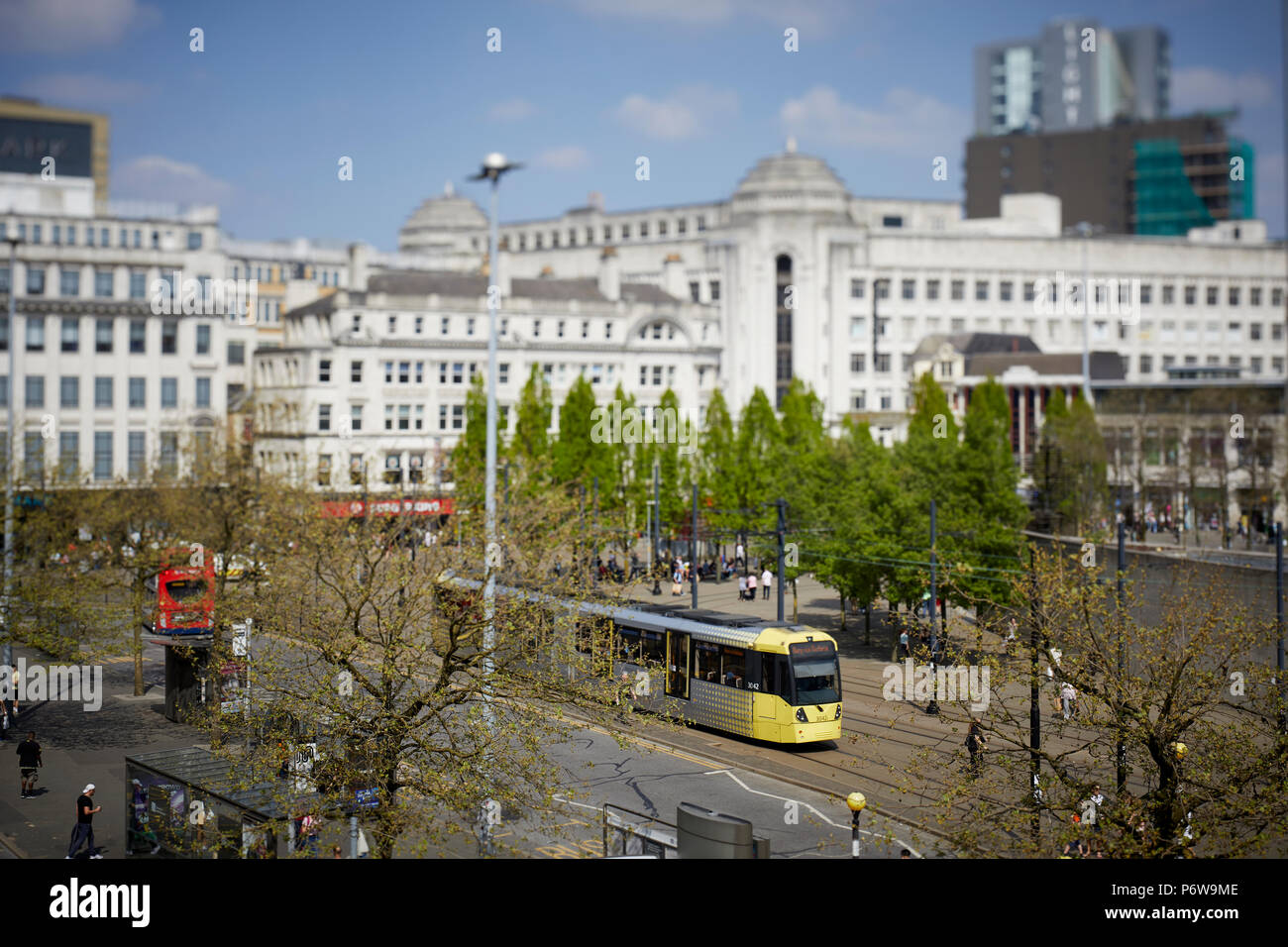 Piccadilly Gardens stazione bus Manchester City Centre bus e tram Metrolink interchange Foto Stock