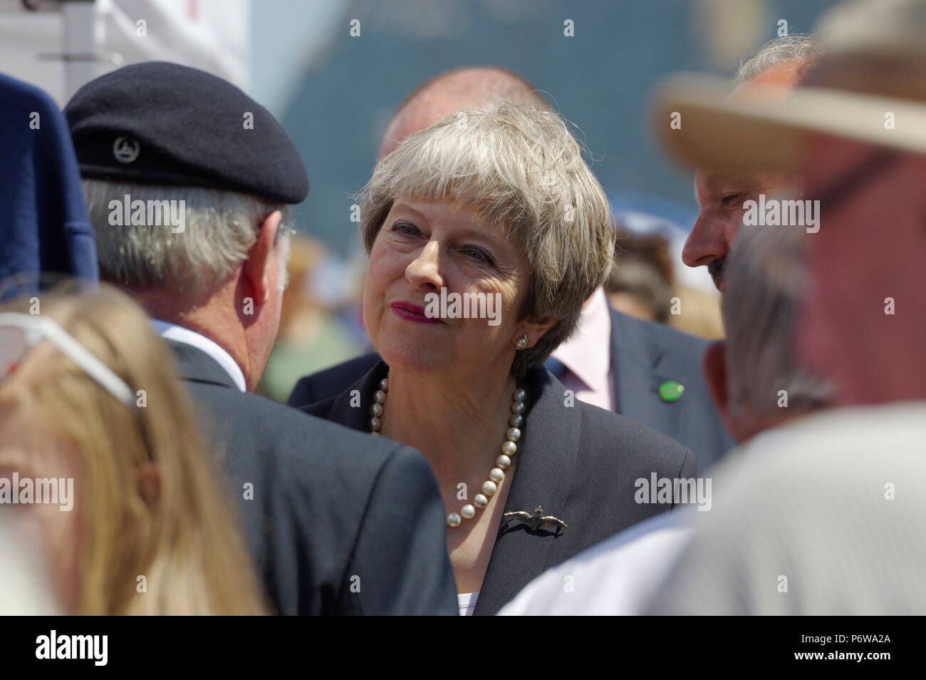 Theresa May, primo Ministro britannico alla Giornata delle forze armate del Regno Unito, Llandudno, Foto Stock