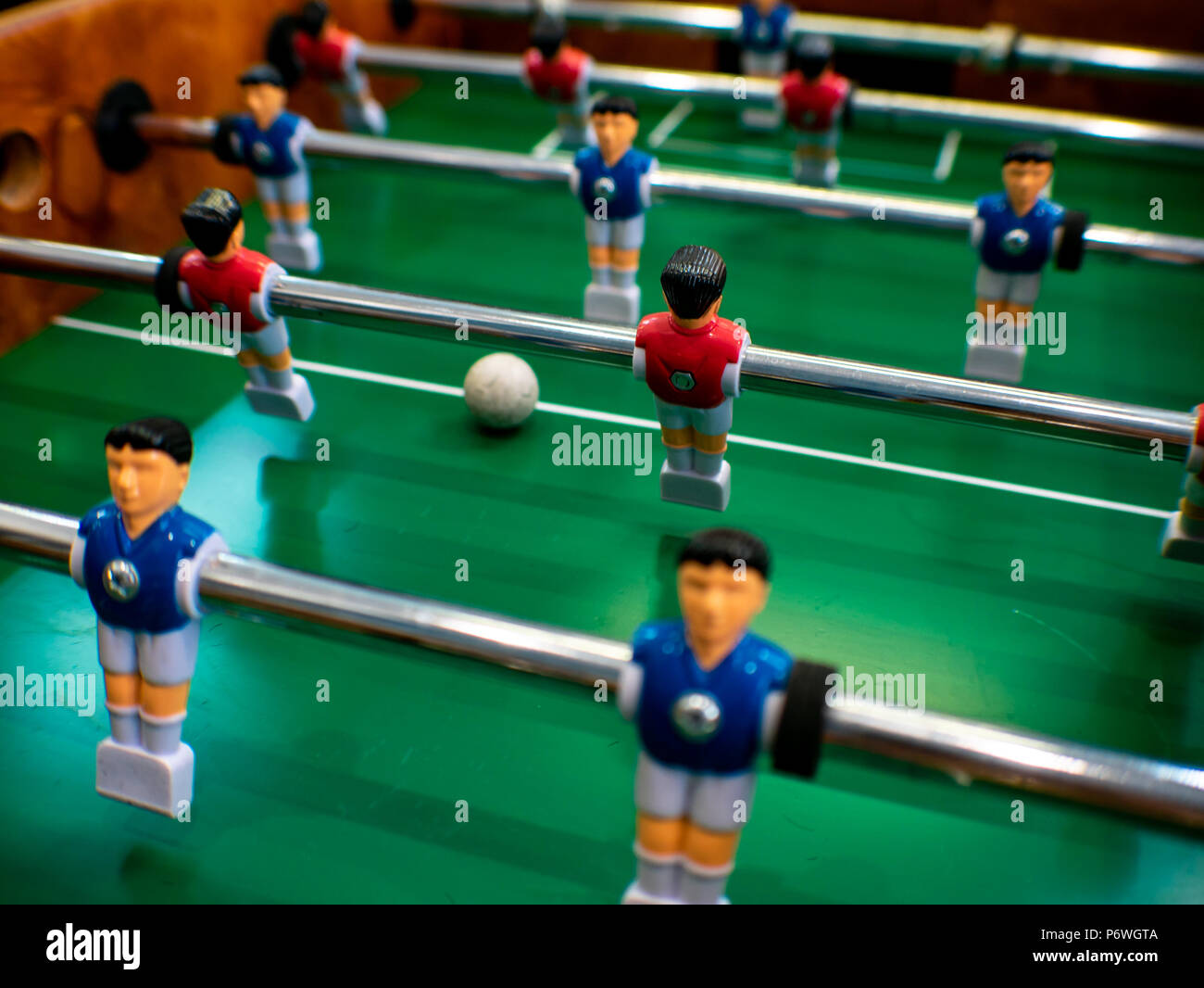 2018, calcio, blur sullo sfondo, tavolo gioco di calcio. Argentina, Belgio, Brasile, Colombia, Croazia, Danimarca, Inghilterra, Francia, Giappone, Messico, Spagna, U Foto Stock