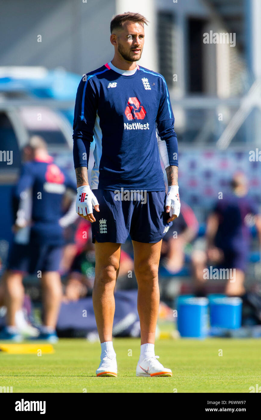 Manchester, Regno Unito. Il 3° luglio 2018. Alex Hales di Inghilterra si riscalda prima del 1° International T20 match tra Inghilterra e India a Old Trafford, Manchester, Inghilterra il 3 luglio 2018. Foto di Brandon Griffiths. Credito: Brandon Griffiths/Alamy Live News Foto Stock