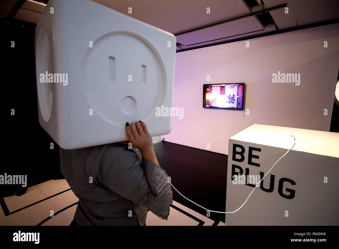 Sao Paulo, Brasile. 3 Luglio, 2018. Sotto il tema il gorgogliamento di universi, il file International Electronic Language Festival riunisce 370 opere provenienti da installazioni interattive, giochi elettronici e animazioni per gifs, videoartes, suoni elettronici e proiezioni prodotta da 339 artisti stranieri e 18 artisti brasiliani. Credito: Dario Oliveira/ZUMA filo/Alamy Live News Foto Stock