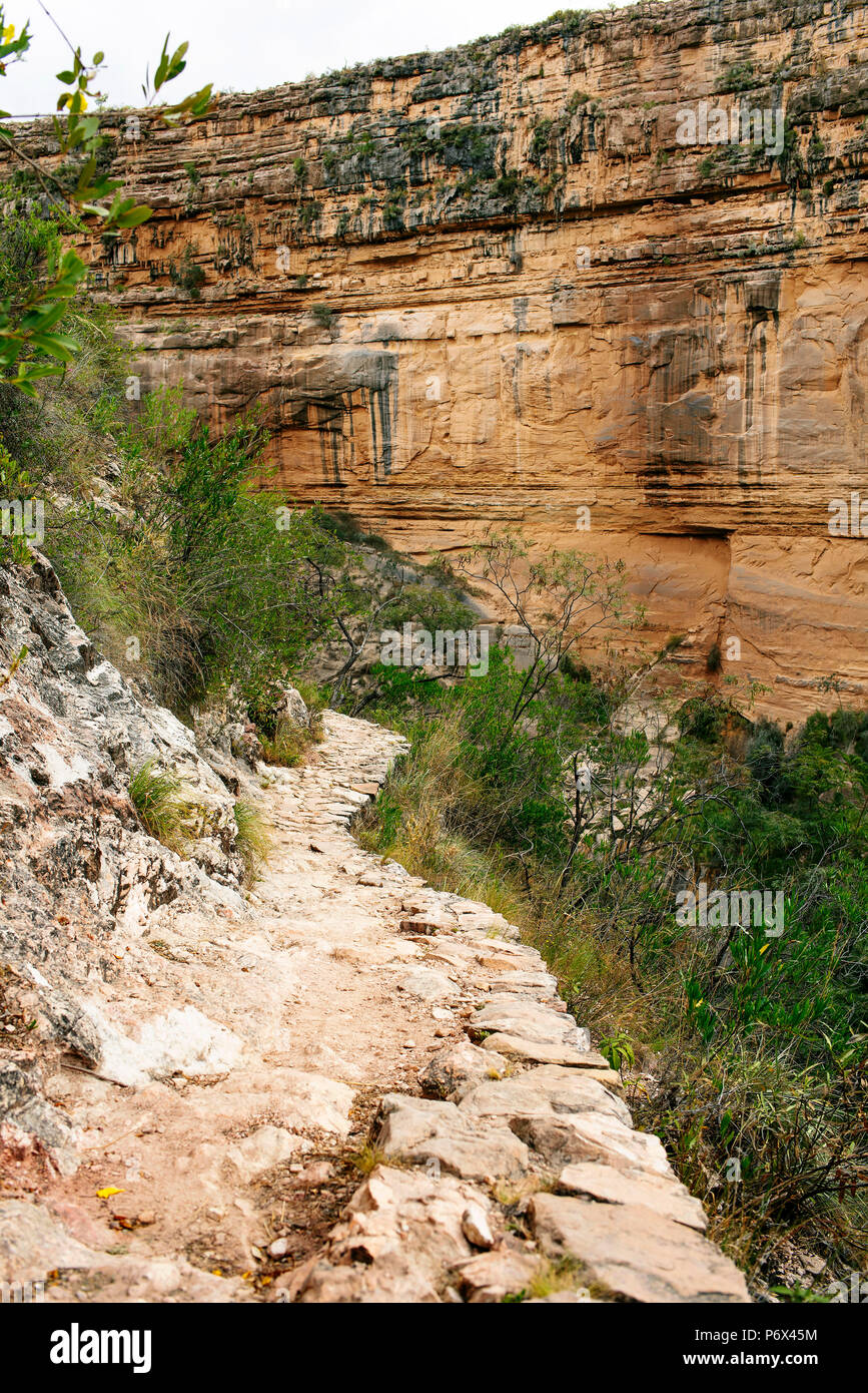 Lo stretto sentiero dell'El Vergel Canyon. Torotoro National Park, Bolivia. Foto Stock