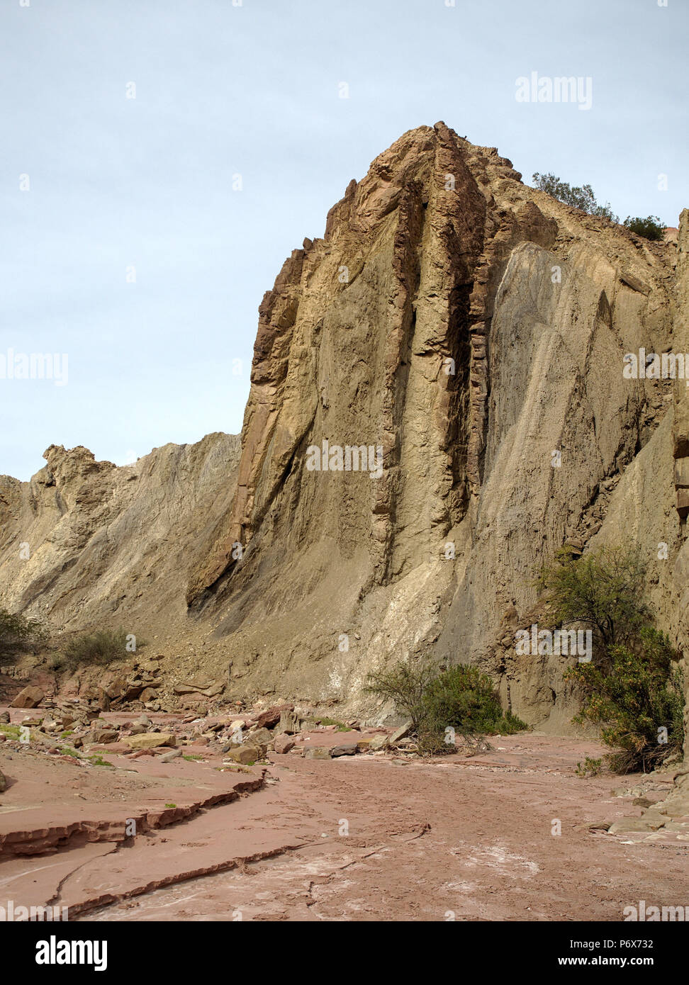 Rainbow Canyon in Talampaya National Park, situato a La Rioja Provincia, Argentina. Questo parco è stato designato come un Sito Patrimonio Mondiale dell'UNESCO nel 2000. Foto Stock