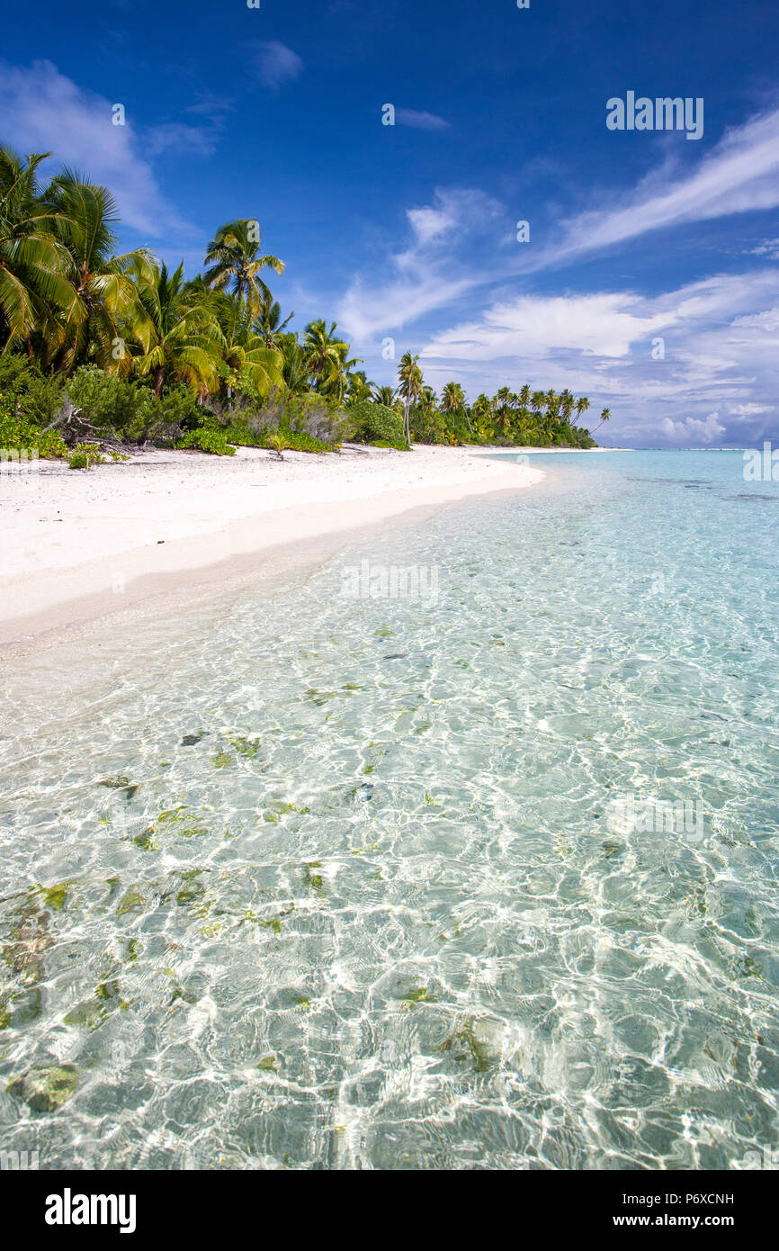 Isole di Cook, atollo di Aitutaki, isola tropicale e la spiaggia Foto Stock