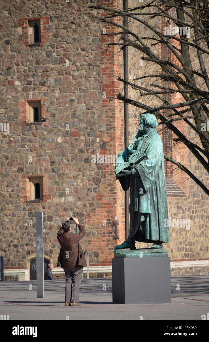 Martin-Luther-Denkmal, Marienkirche, Karl-Liebknecht-Strasse, nel quartiere Mitte di Berlino, Deutschland Foto Stock