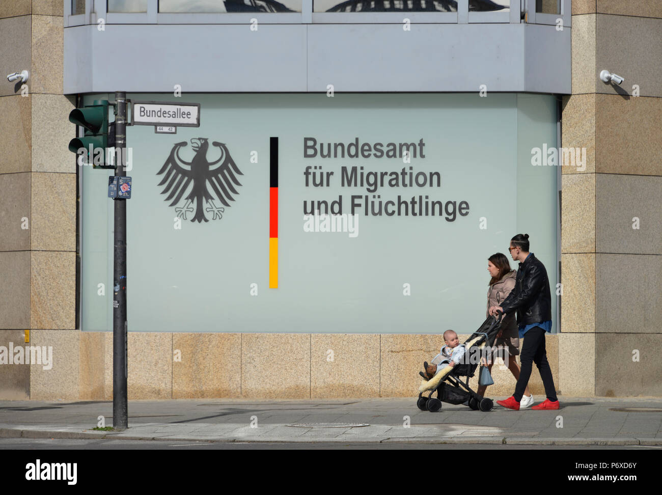 Bundesamt fuer Migration und Fluechtlinge, Bundesallee, Wilmersdorf Berlino, Deutschland Foto Stock