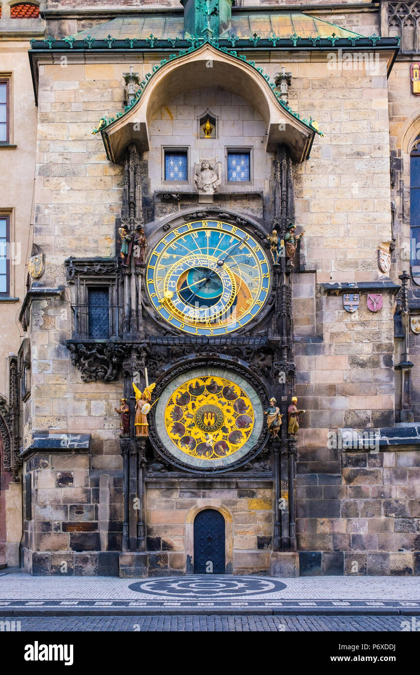 Repubblica Ceca, Praga Staré Mesto (Città Vecchia). L'Orologio Astronomico di Praga (Prague Orloj), sulla Piazza della Città Vecchia. Foto Stock
