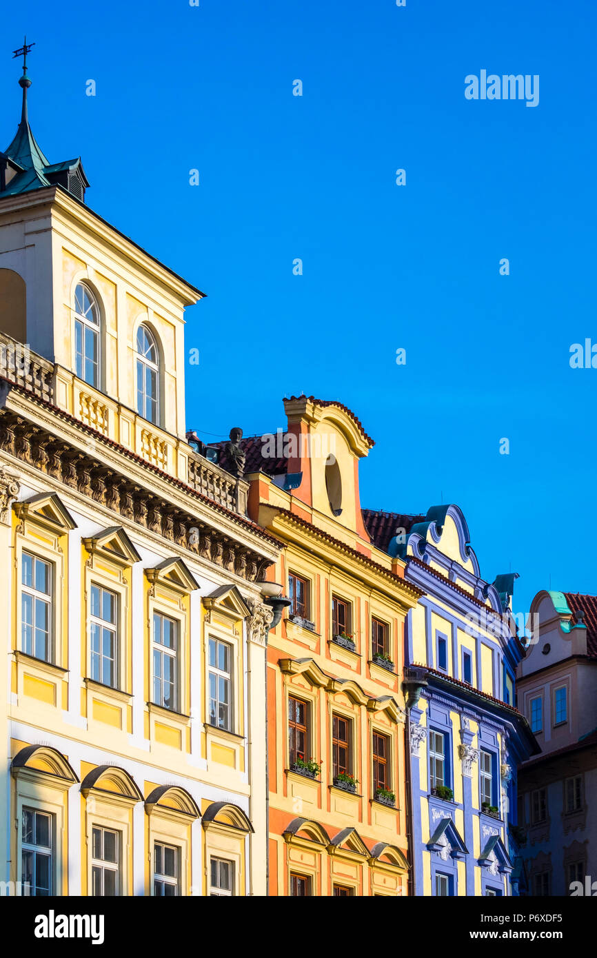 Repubblica Ceca, Praga Staré Mesto (Città Vecchia). Facciate barocche a Staromestske namesti, la Piazza della Città Vecchia. Foto Stock