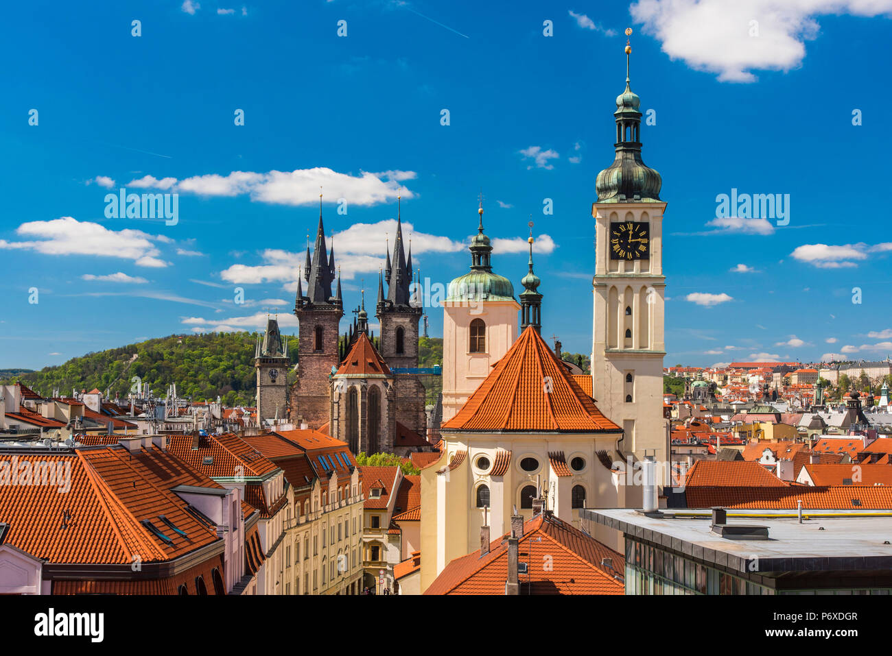 Città vecchia skyline, Praga, Boemia, Repubblica Ceca Foto Stock