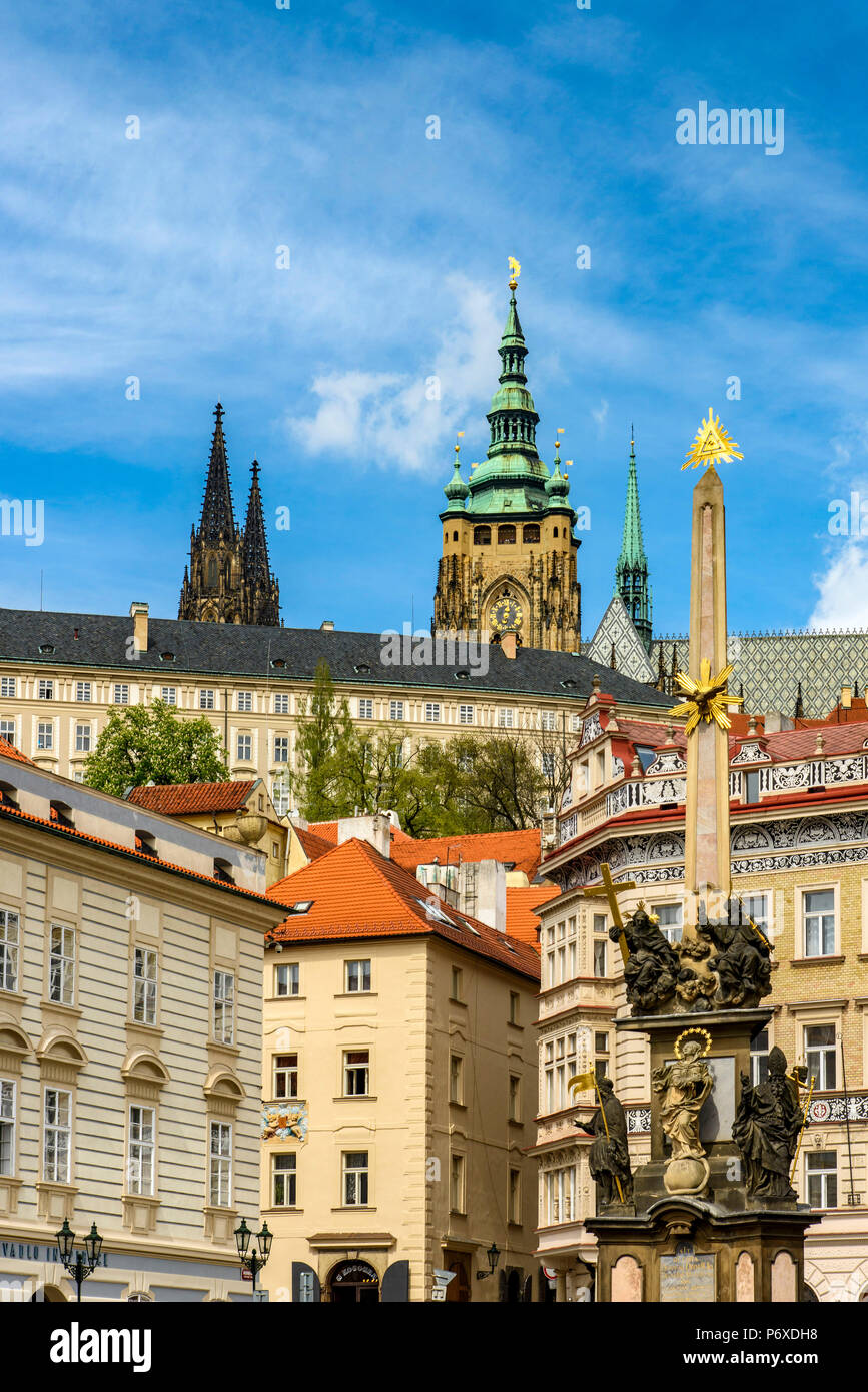 Vista della cattedrale di San Vito e il complesso del Castello di Praga Mala Strana district, Praga, Boemia, Repubblica Ceca Foto Stock