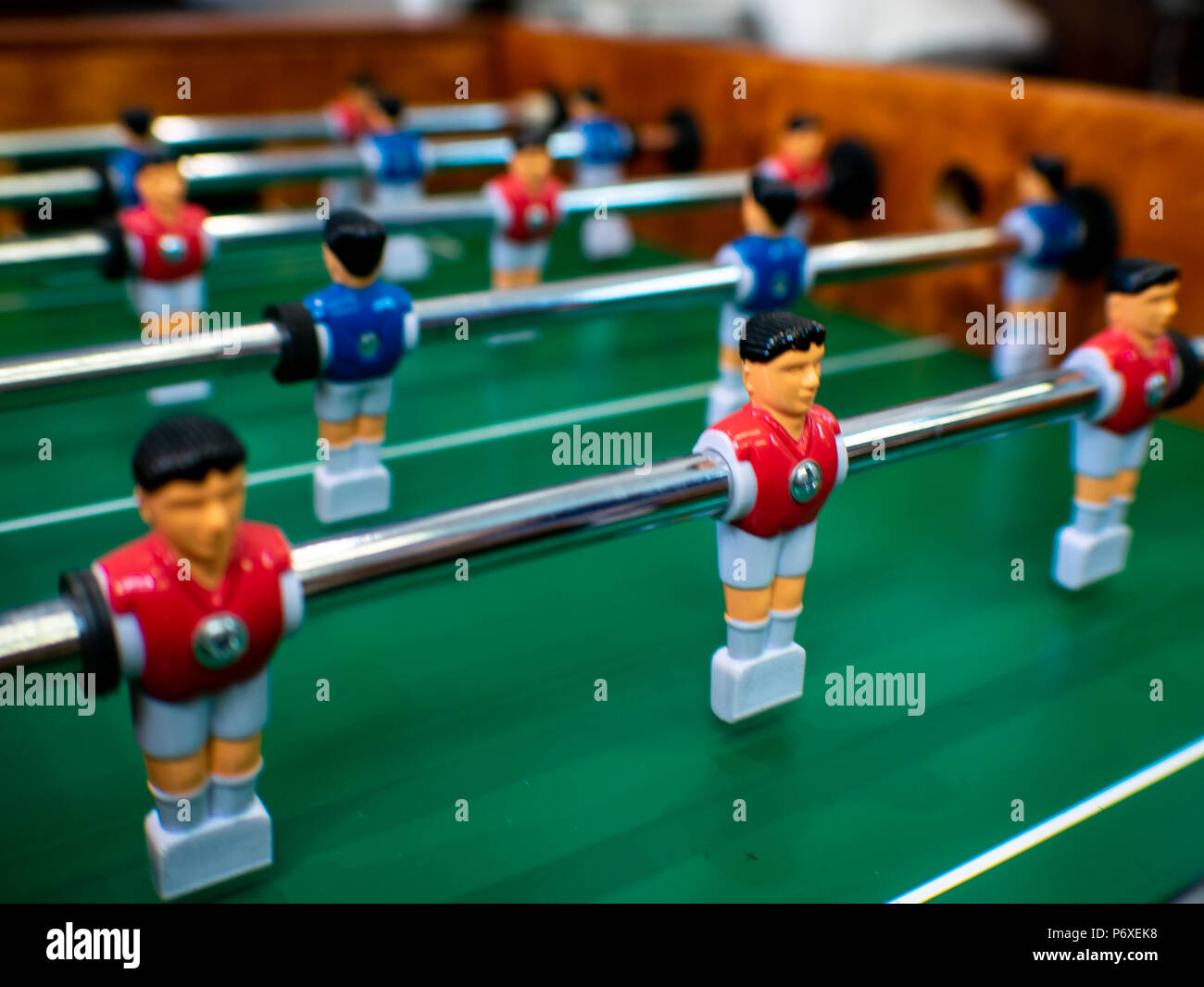 2018, calcio, blur sullo sfondo, tavolo gioco di calcio. Argentina, Belgio, Brasile, Colombia, Croazia, Danimarca, Inghilterra, Francia, Giappone, Messico, Spagna, U Foto Stock