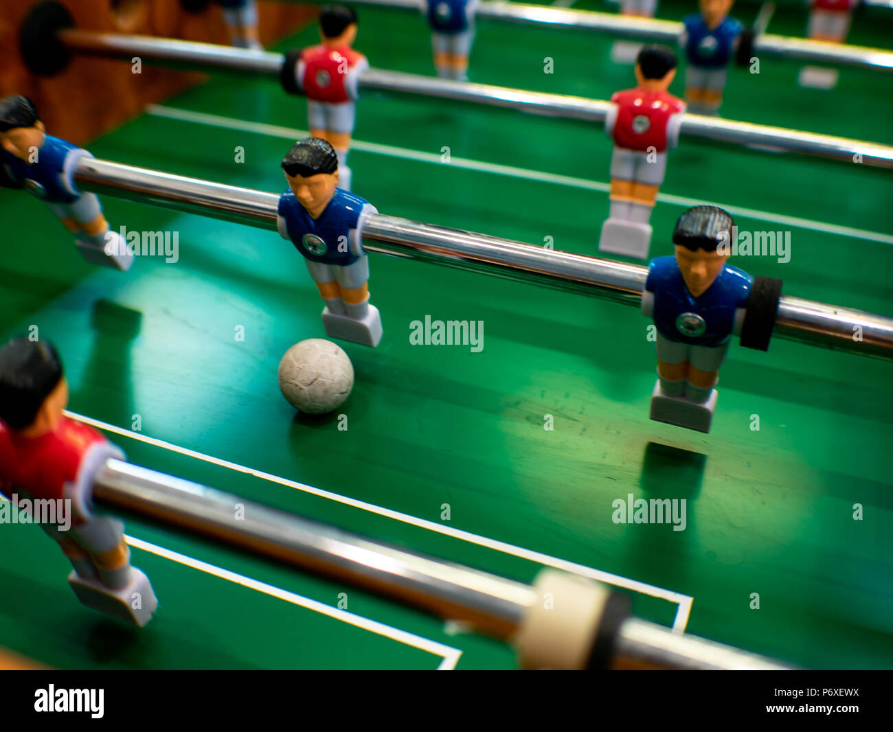 2018, calcio, blur sullo sfondo, tavolo gioco di calcio. Argentina, Belgio, Brasile, Colombia, Croazia, Danimarca, Inghilterra, Francia, Giappone, Messico, Spagna, U Foto Stock