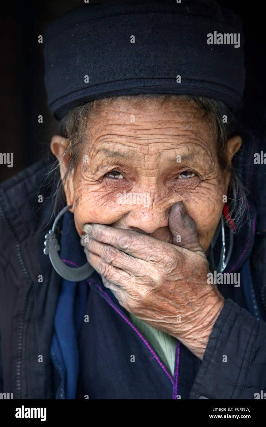 Nero lady Hmong in sapa , il Vietnam Foto Stock