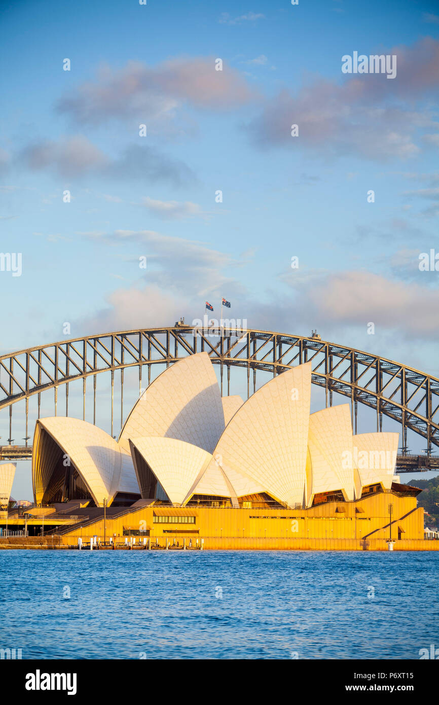 Sydney Opera House & Harbour Bridge, il Darling Harbour, Sydney, Nuovo Galles del Sud, Australia Foto Stock