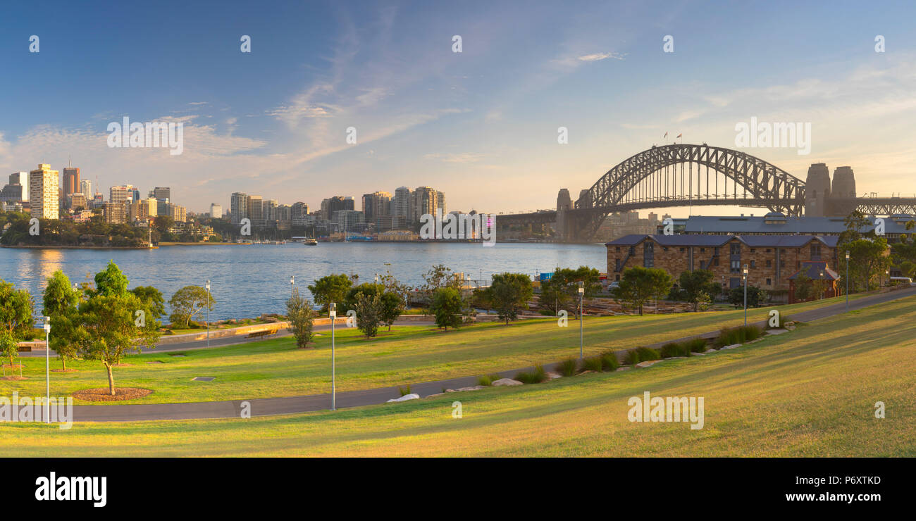 Il Ponte del Porto di Sydney dal molo di Barangaroo Riserva, Sydney, Nuovo Galles del Sud, Australia Foto Stock