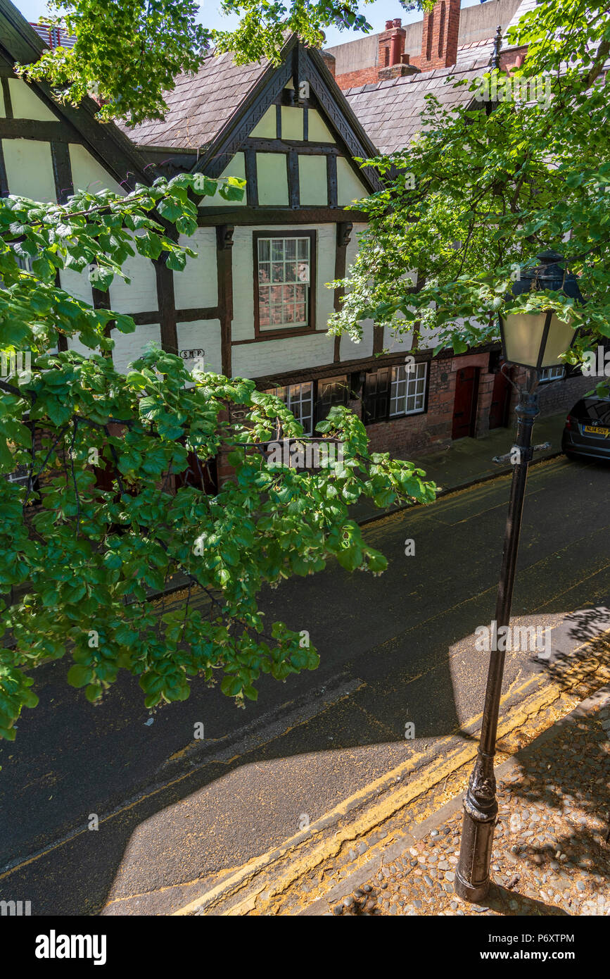 Una tranquilla strada di scena a Chester, Cheshire, Nord Ovest Inghilterra Foto Stock