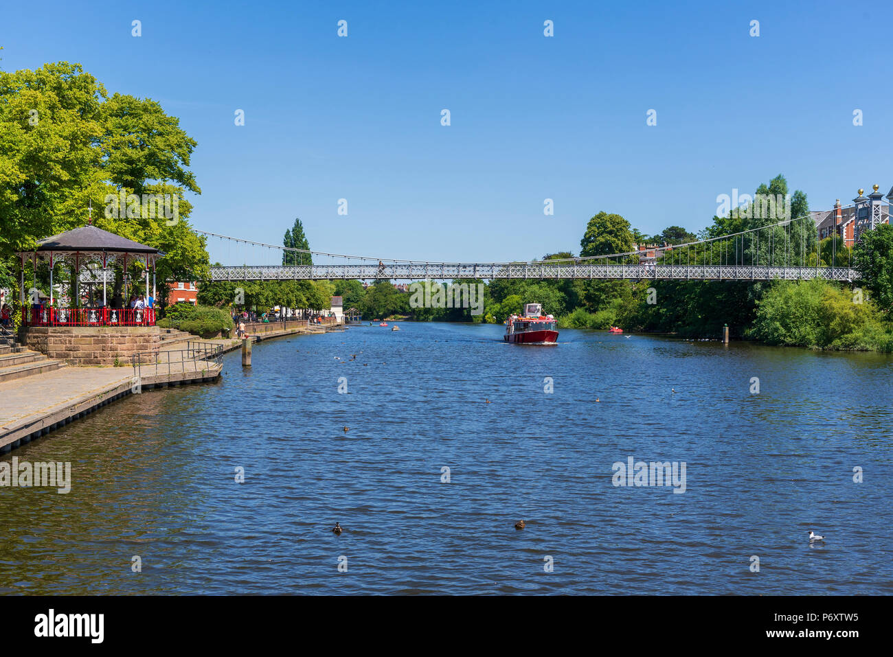 La Queens ponte che attraversa il fiume Dee a Chester, Cheshire, Nord Ovest Inghilterra Foto Stock
