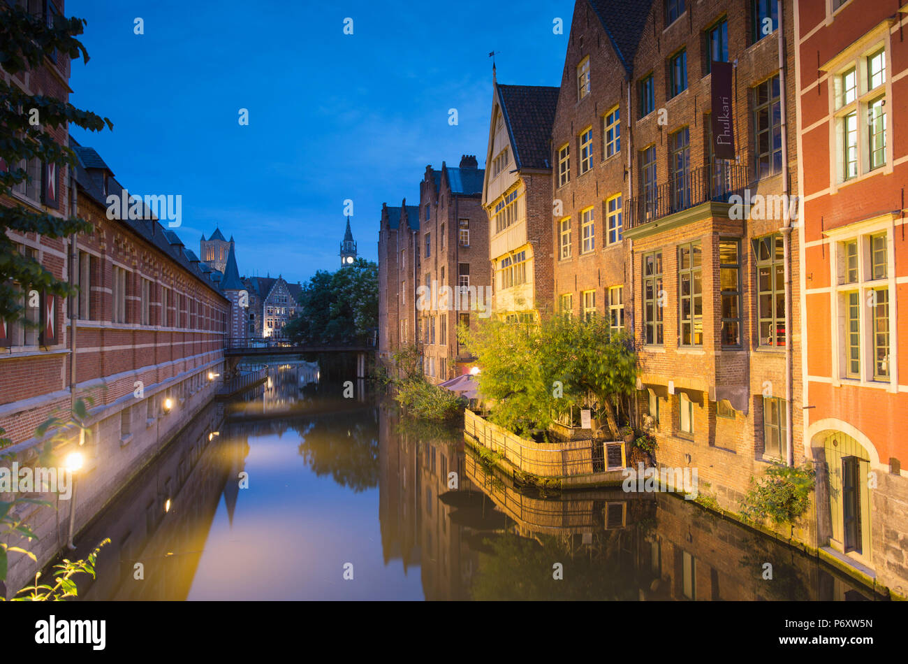 Lieve Canal al crepuscolo, Gand, Fiandre, in Belgio Foto Stock