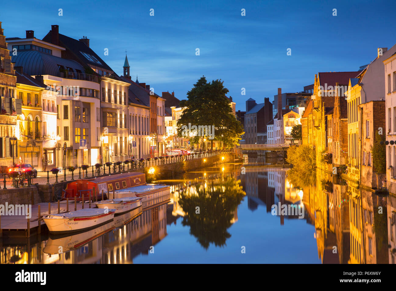 Canale Leie al crepuscolo, Gand, Fiandre, in Belgio Foto Stock