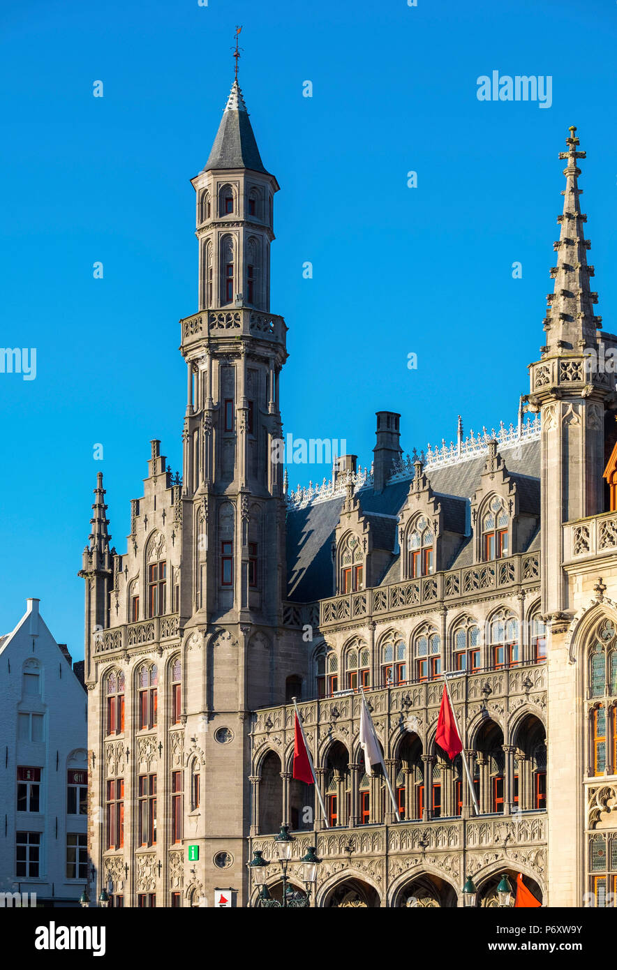 Belgio Fiandre Occidentali (Vlaanderen), Bruges (Brugge). Provinciaal Hof (provincia) Corte di Markt square. Foto Stock