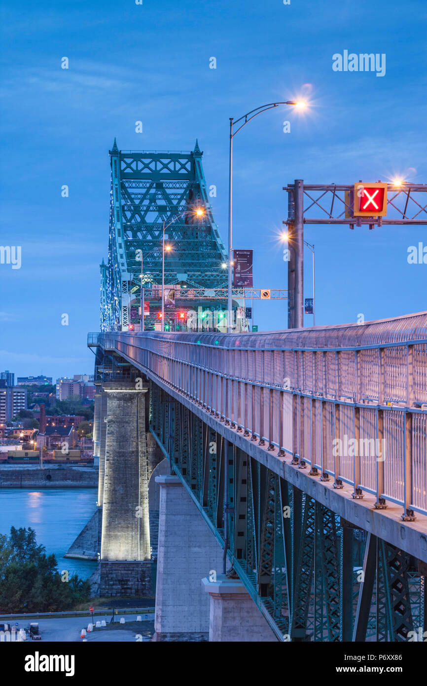 Canada Quebec, Montreal, Jacques Cartier Bridge, alba Foto Stock