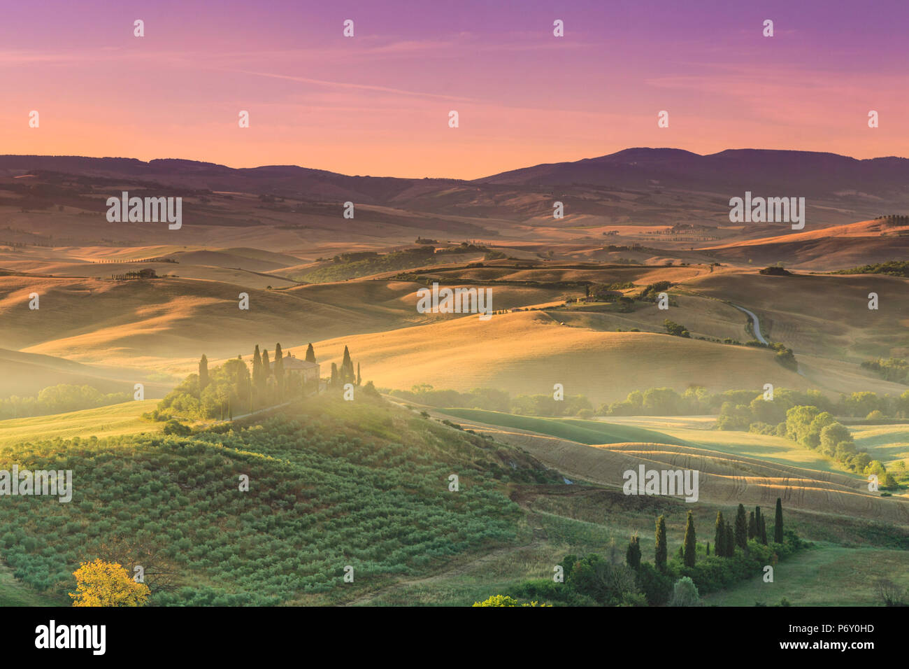 L'Italia, Toscana, San Quirico d'Orcia, Podere Belvedere (Tipica fattoria toscana) Foto Stock