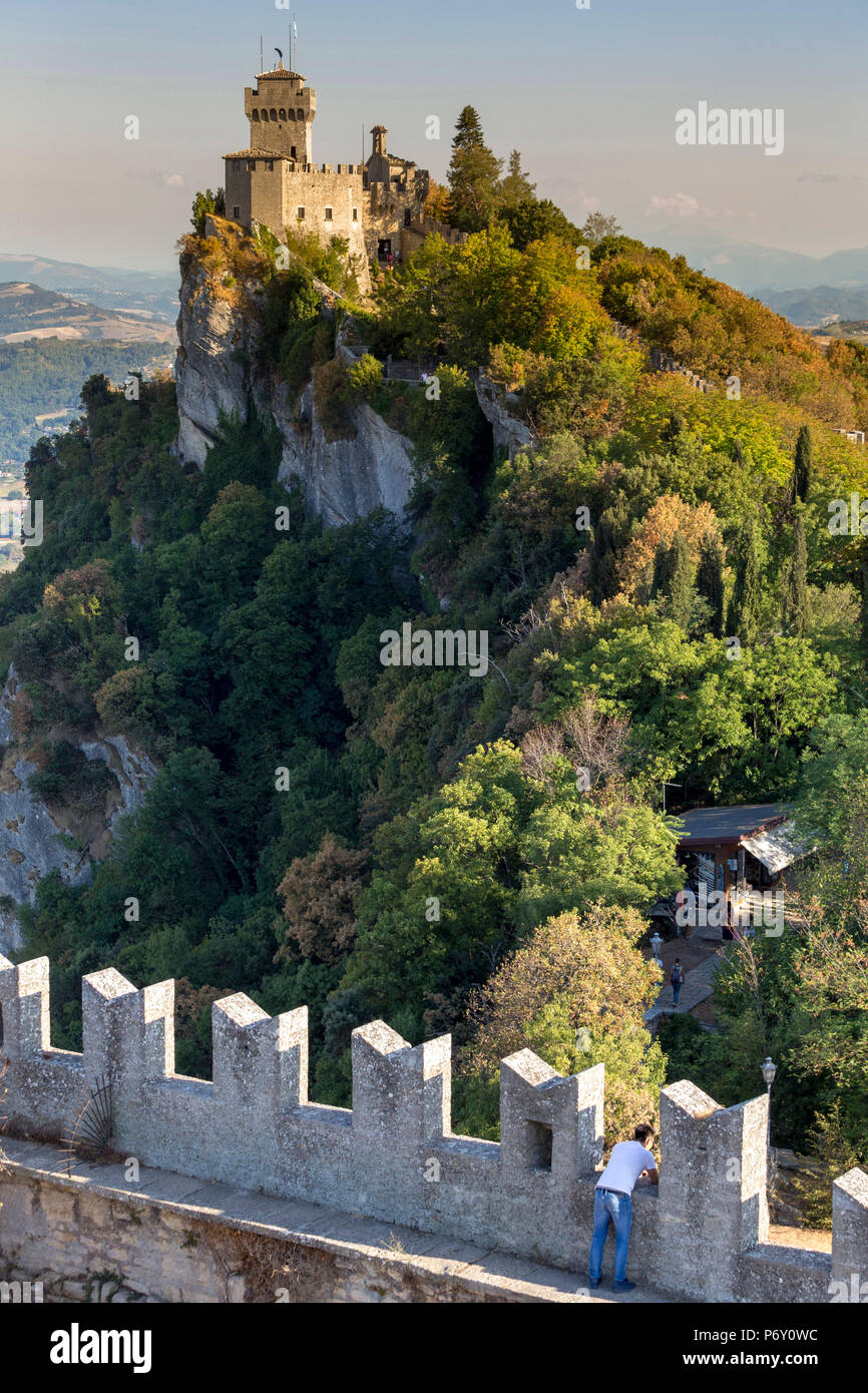 Repubblica di San Marino, la Repubblica di San Marino San Marino. Seconda torre conosciuta anche come La fratta o La Cesta Foto Stock