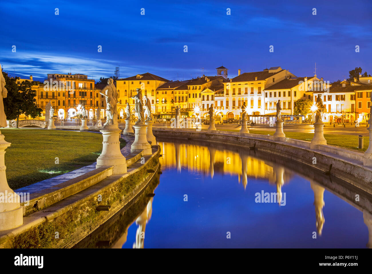 L'Italia, Italia. Veneto. Provincia di Padova. Padova, Padova. Prato della Valle Foto Stock