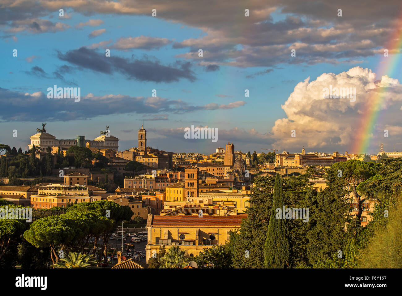 Lo skyline della citta' al tramonto, Roma, lazio, Italy Foto Stock