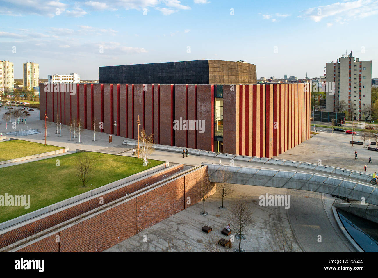 Katowice, Polonia - 12 Aprile 2018: moderna sala da concerto della Orchestra Sinfonica Nazionale della Radio Polacca (NOSPR) a Katowice, Polonia. Vista aerea. Foto Stock