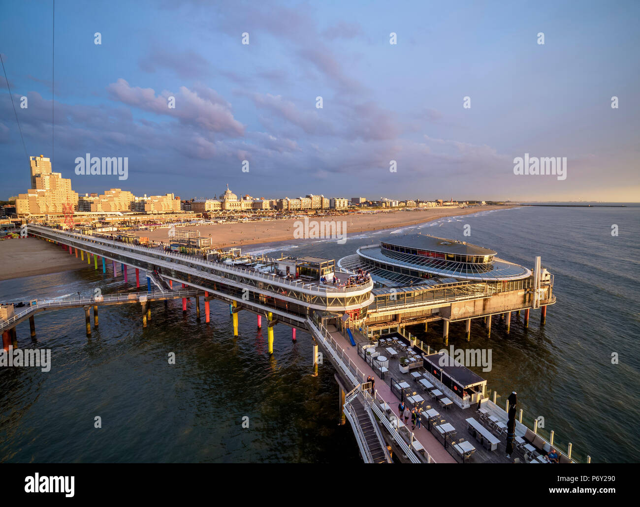 Dal molo di Scheveningen, vista in elevazione, l'Aia, Olanda meridionale, Paesi Bassi Foto Stock