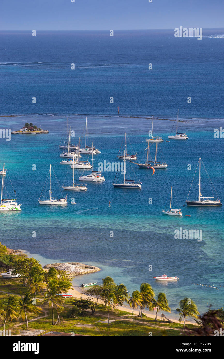 St Vincent e Grenadine, Union Island, vista del porto di Clifton e isola felice Foto Stock