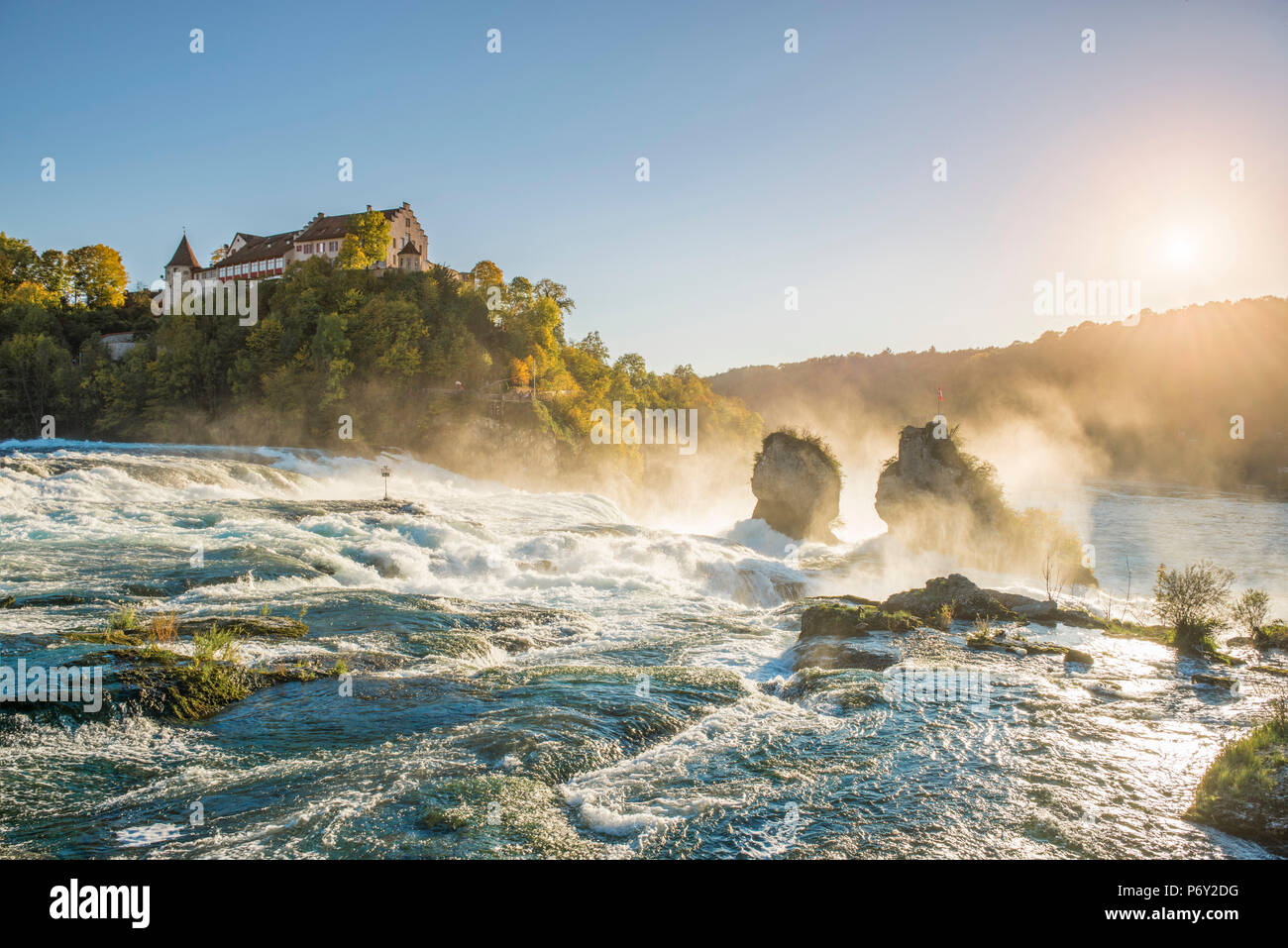Cascate del Reno (Rheinfall) e Laufen Castello, Schaffhausen, Svizzera. Foto Stock