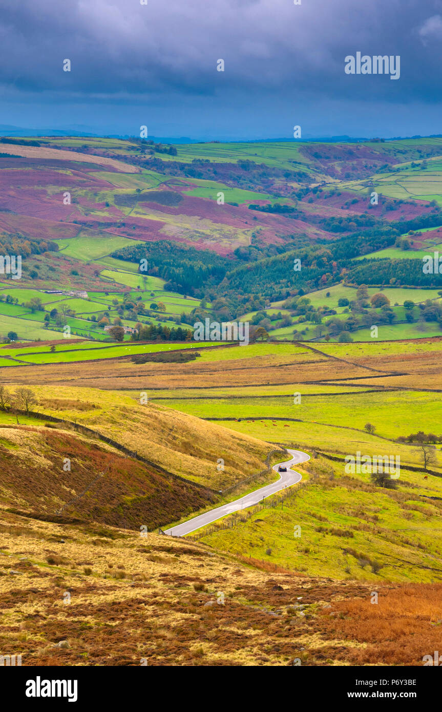 Regno Unito, Inghilterra, Derbyshire, Parco Nazionale di Peak District, Hope Valley da Higger Tor Foto Stock